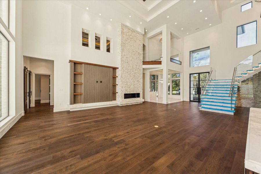 Spacious, unfurnished interior of a new home in , Houston (Image 33).