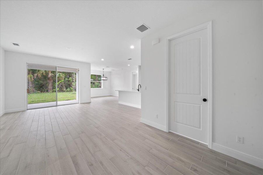 Spacious, unfurnished interior of a new home in , Fort Pierce (Image 16).