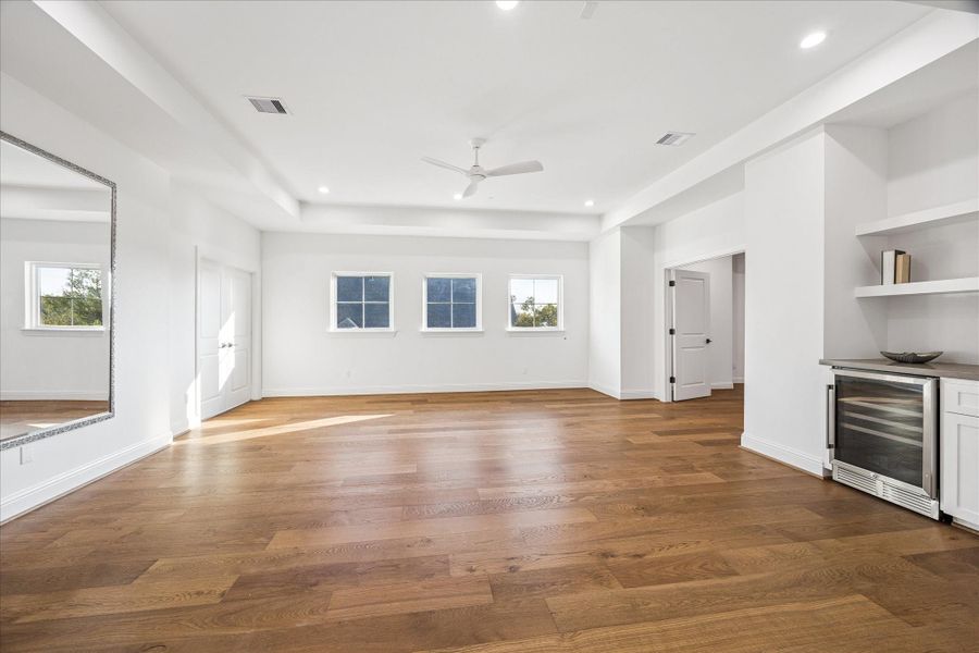 Spacious, unfurnished interior of a new home in , Houston (Image 36).