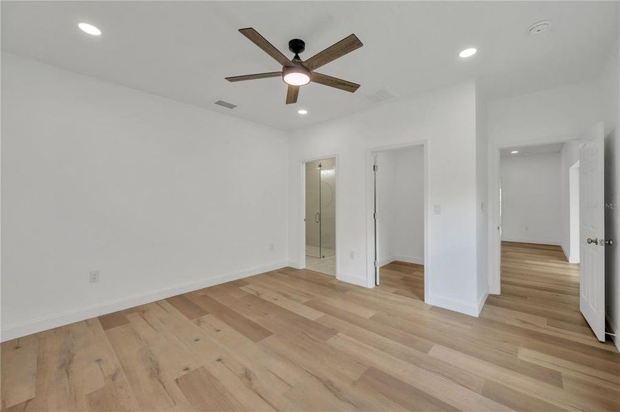 Spacious, unfurnished interior of a new home in , Dade City (Image 22).