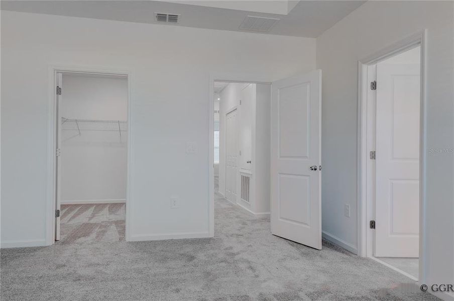 Spacious, unfurnished interior of a new home in , Davenport (Image 29).