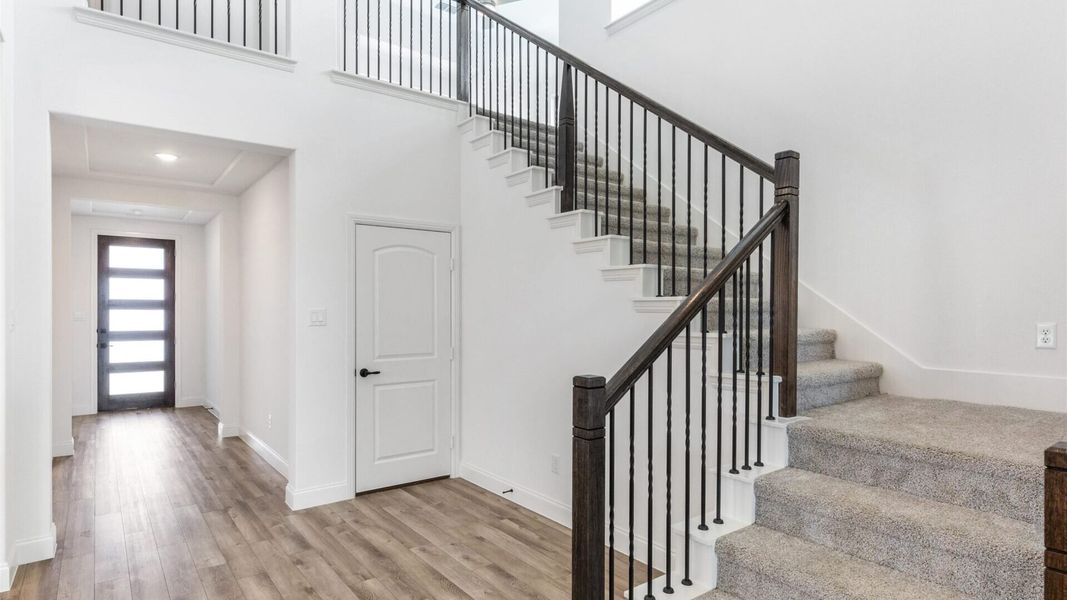 Spacious, unfurnished interior of a new home in Creekview Meadows, Pilot Point (Image 13).