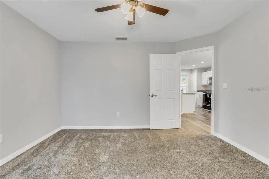 Spacious, unfurnished interior of a new home in , Lakeland (Image 9).