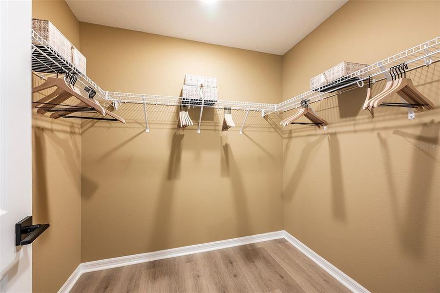 Spacious, unfurnished interior of a new home in Aulin Square, Oviedo (Image 19).