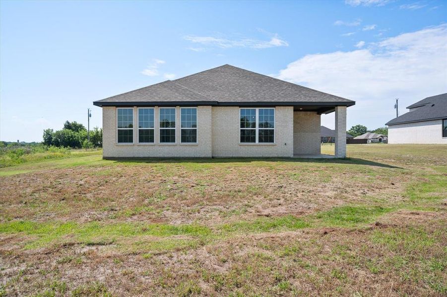 Exterior details and patio area of a home in , Corsicana (Image 22).