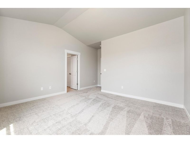 Spacious, unfurnished interior of a new home in The Lakes at Centerra, Loveland (Image 12).