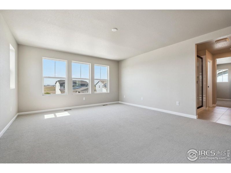 Spacious, unfurnished interior of a new home in The Overlook at Johnstown Farms, Johnstown (Image 14).