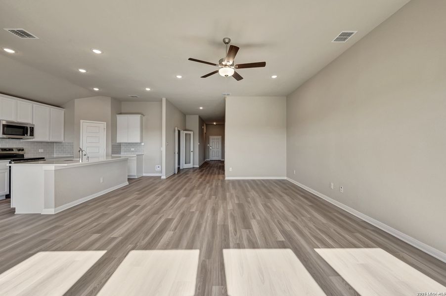 Spacious, unfurnished interior of a new home in Paloma Park, Converse (Image 36).