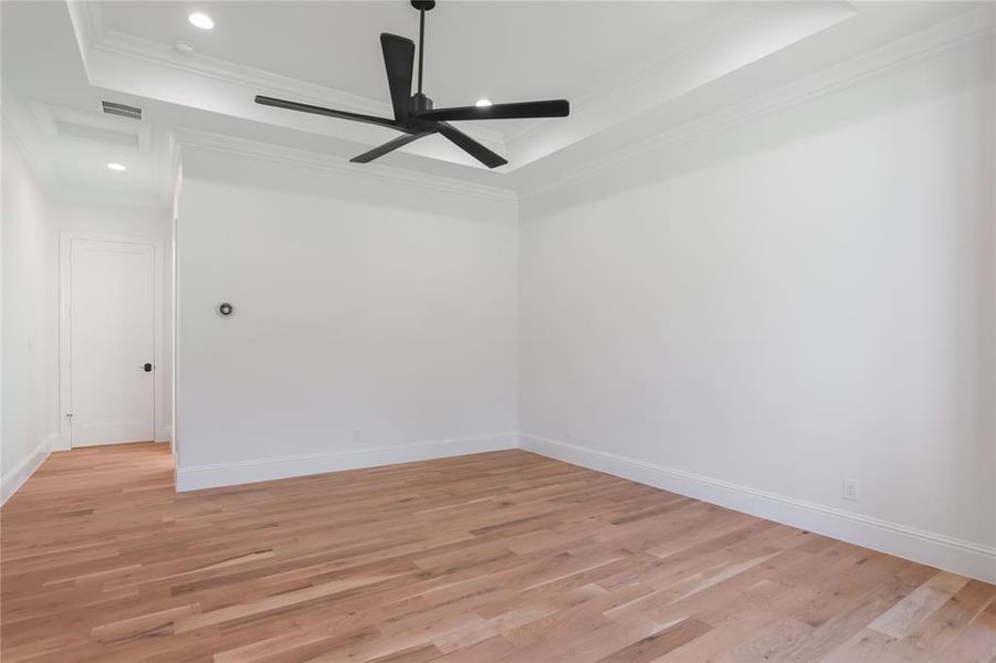 Spacious, unfurnished interior of a new home in , Richardson (Image 31).