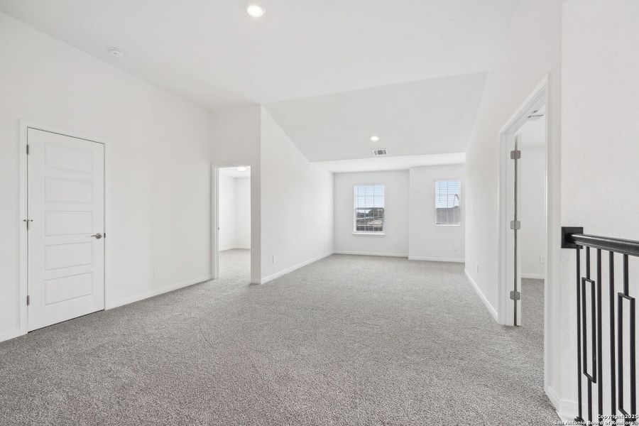 Spacious, unfurnished interior of a new home in Carmel Ranch, Schertz (Image 42).