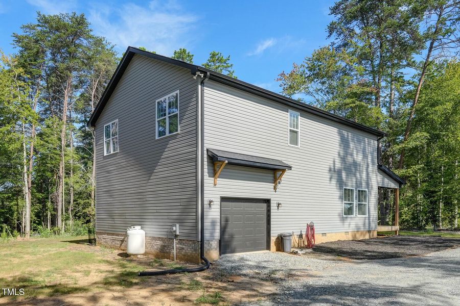 2467 Cherry Grove Rd-large-022-006-Back