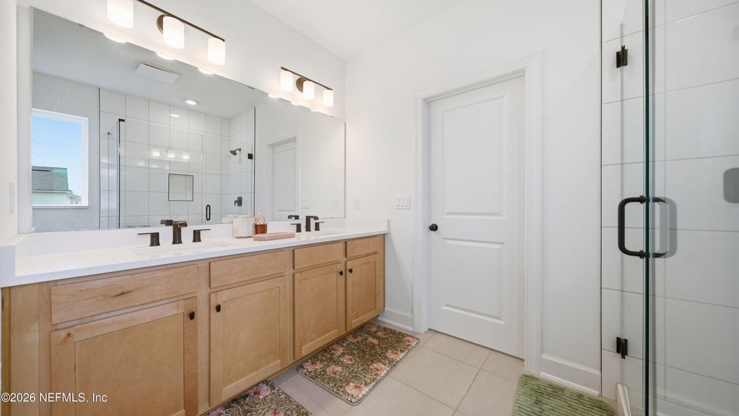 Furnished interior view inside a new home in Seven Pines 40' Front Entry, Jacksonville (Image 51).