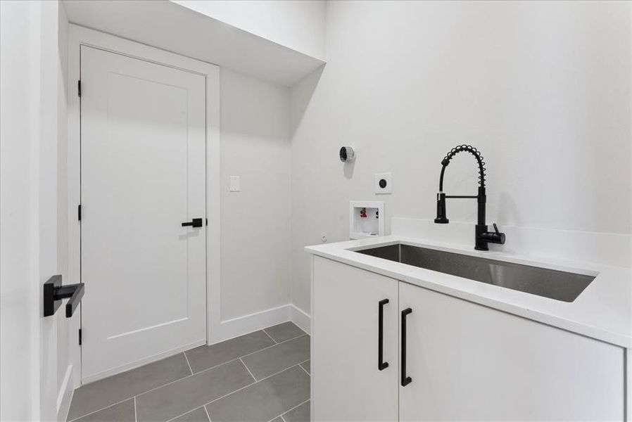 *All photos pictured are unit #101 in building 1512, Coloring/finishes will vary unit to unit. Other differences may be present*