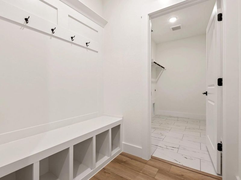 Spacious, unfurnished interior of a new home in Waverly Estates, Nevada (Image 17).