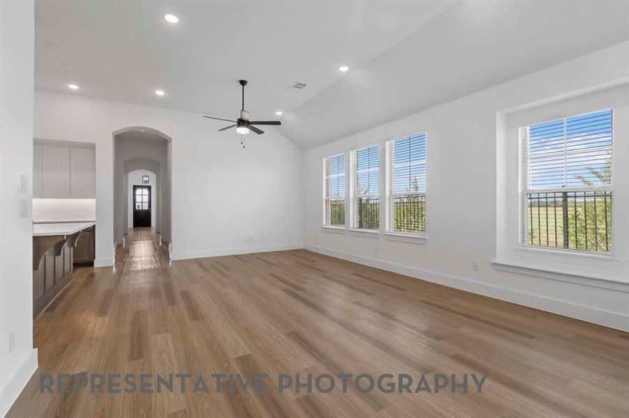 Spacious, unfurnished interior of a new home in Sandbrock Ranch, Aubrey (Image 20). Spacious, unfurnished interior of a new home in Sandbrock Ranch, Aubrey (Image 20).