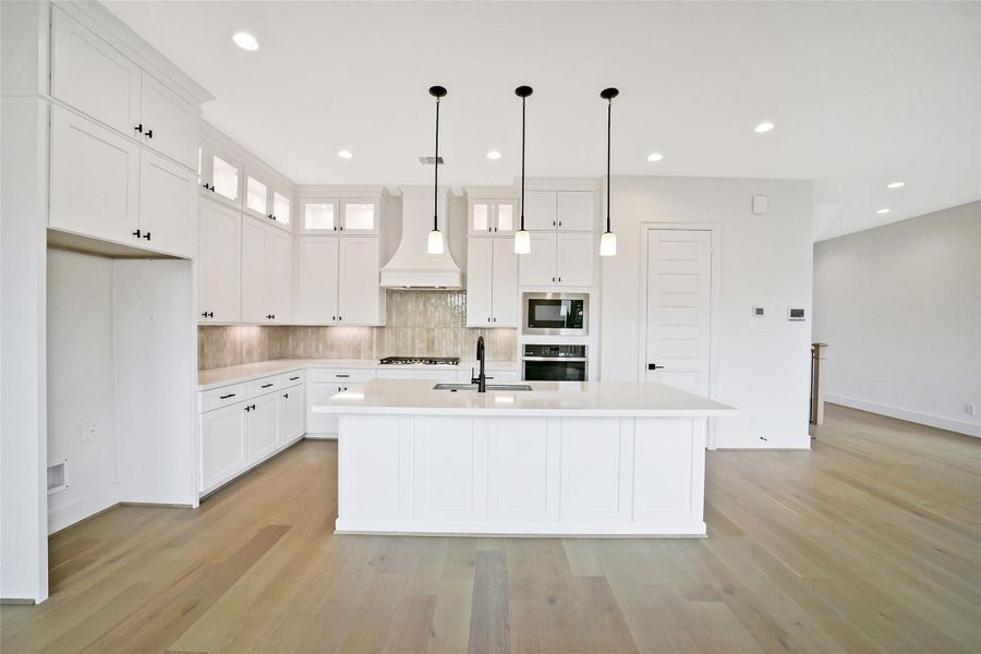 Furnished interior view inside a new home in Reserve in Memorial, Houston (Image 28). Furnished interior view inside a new home in Reserve in Memorial, Houston (Image 28).