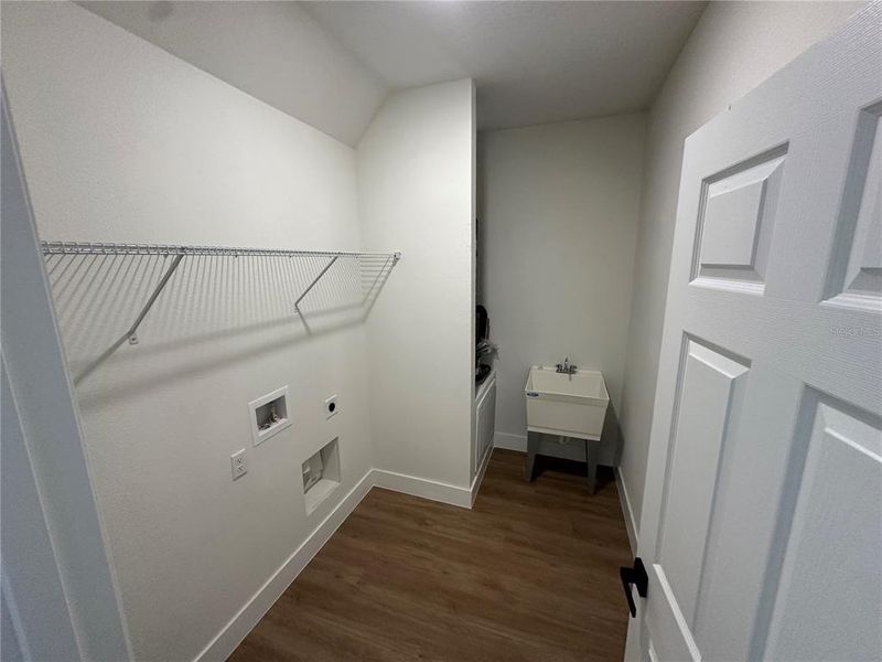 Spacious, unfurnished interior of a new home in , Dunnellon (Image 14).