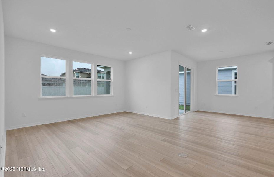 Spacious, unfurnished interior of a new home in Double Branch, Middleburg (Image 22). Spacious, unfurnished interior of a new home in Double Branch, Middleburg (Image 22).