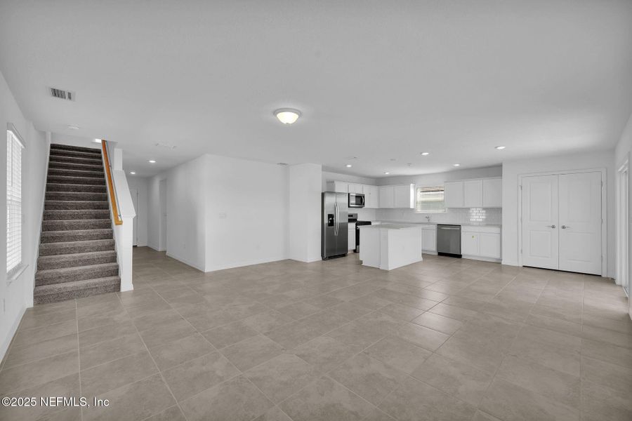 Spacious, unfurnished interior of a new home in Wells Landing, Jacksonville (Image 19).