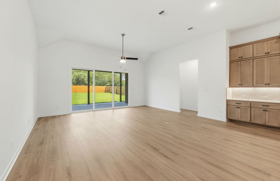 Spacious, unfurnished interior of a new home in 6 Creeks, Kyle (Image 32).