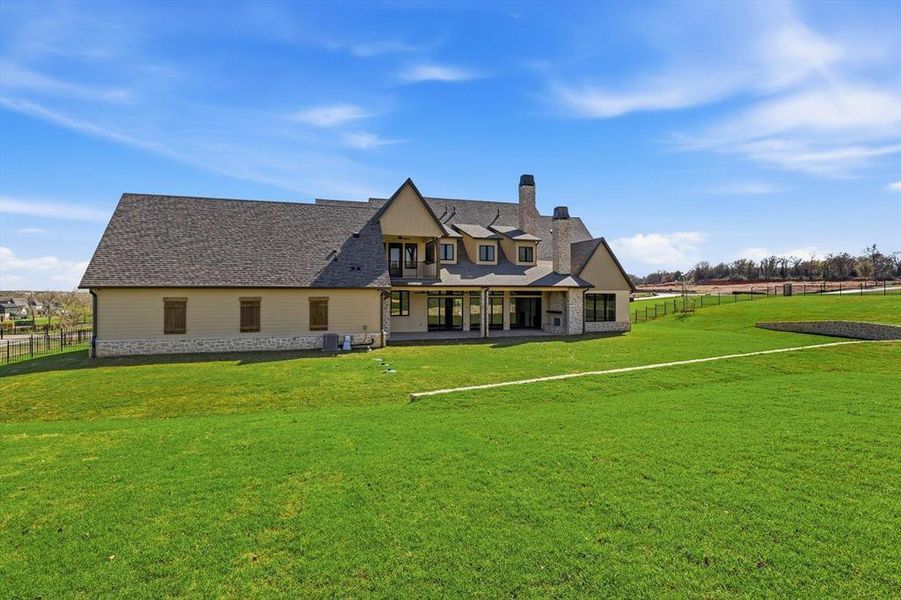 Exterior details and patio area of a home in , Bartonville (Image 24).