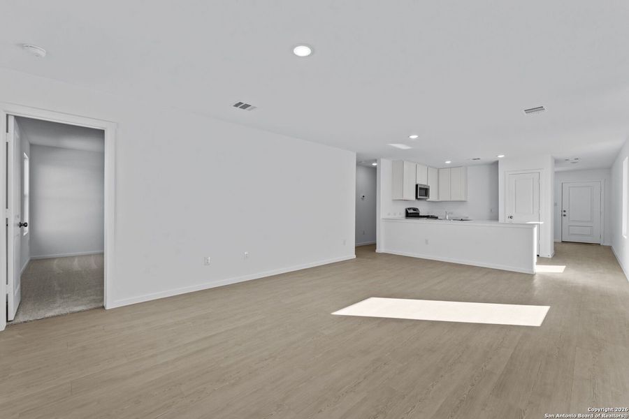 Spacious, unfurnished interior of a new home in , New Braunfels (Image 10).