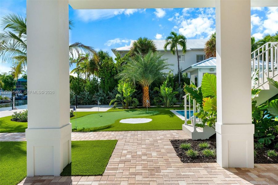 Exterior details and patio area of a home in , Tavernier (Image 28).