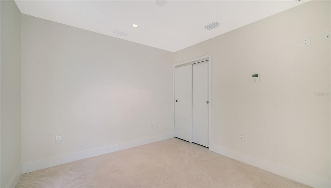 Spacious, unfurnished interior of a new home in , Sarasota (Image 17).