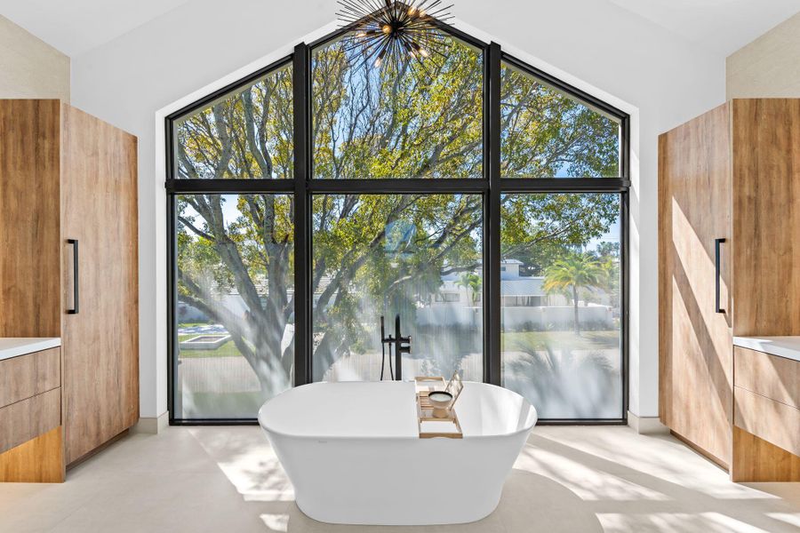 Soaking tub