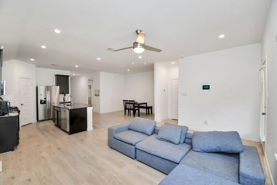 Furnished interior view inside a new home in Post Oak Pointe, Fresno (Image 4).