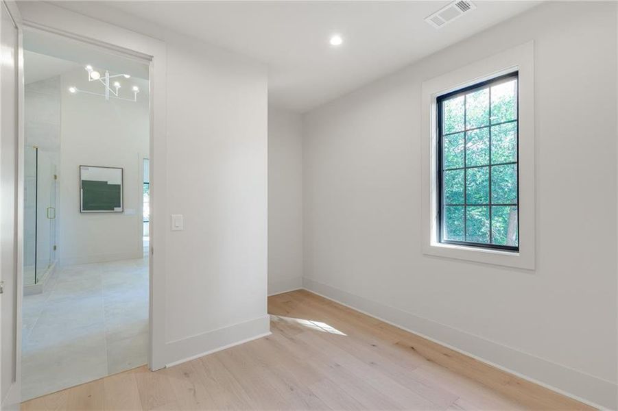 Spacious, unfurnished interior of a new home in , Atlanta (Image 20).