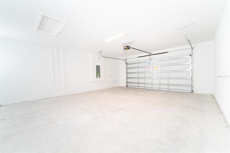 Spacious, unfurnished interior of a new home in Tesoro Club, Port St. Lucie (Image 23).