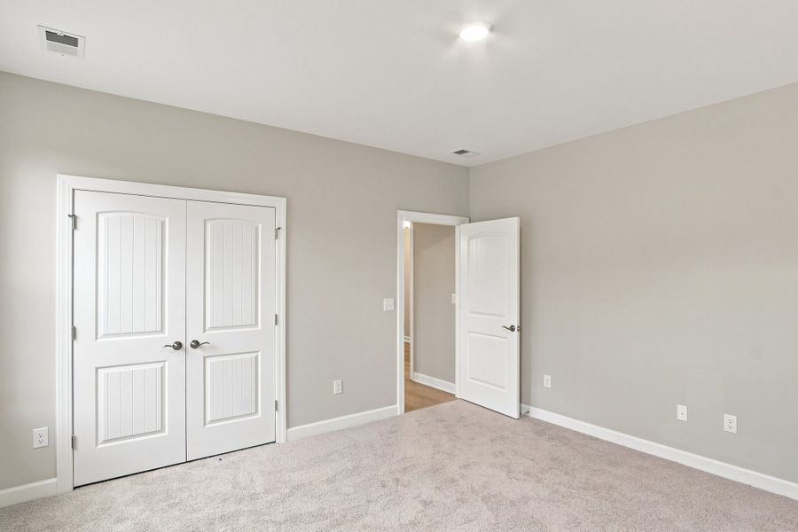 Spacious, unfurnished interior of a new home in Coastal Club of the Carolinas, Calabash (Image 15).