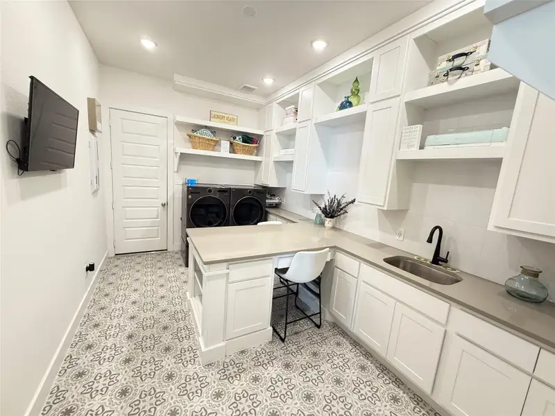Furnished interior view inside a new home in Cross Creek West, Fulshear (Image 14).