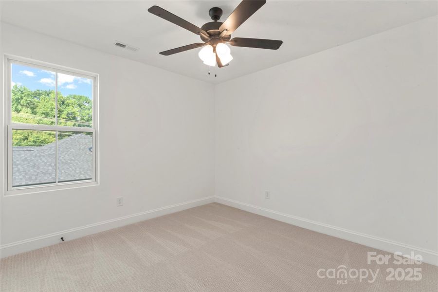 Spacious, unfurnished interior of a new home in , Harrisburg (Image 14).