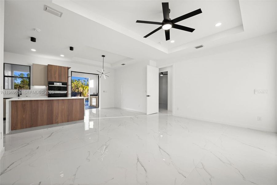 Spacious, unfurnished interior of a new home in , Cape Coral (Image 19).