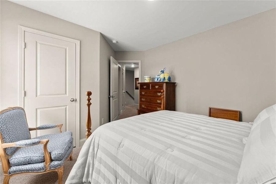 Furnished interior view inside a new home in , Clermont (Image 7).