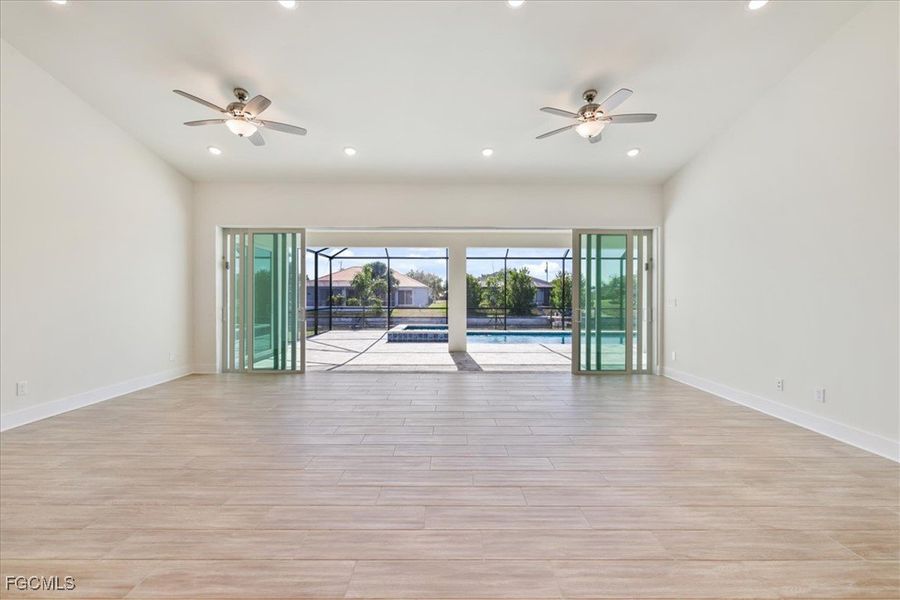 Spacious, unfurnished interior of a new home in Cape Coral, Cape Coral (Image 30).