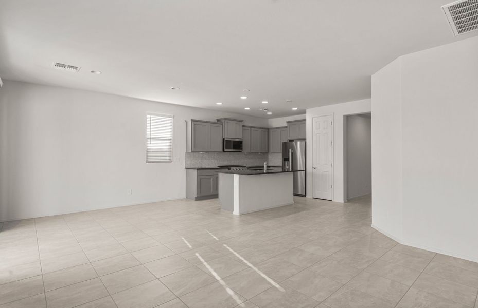 Spacious, unfurnished interior of a new home in Sun City Festival, Buckeye (Image 17).
