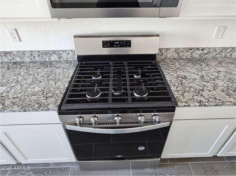 3-Moeller, Gas range