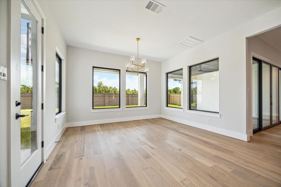 Spacious, unfurnished interior of a new home in Sienna - Estates at Summerhouse Lake, Missouri City (Image 14).