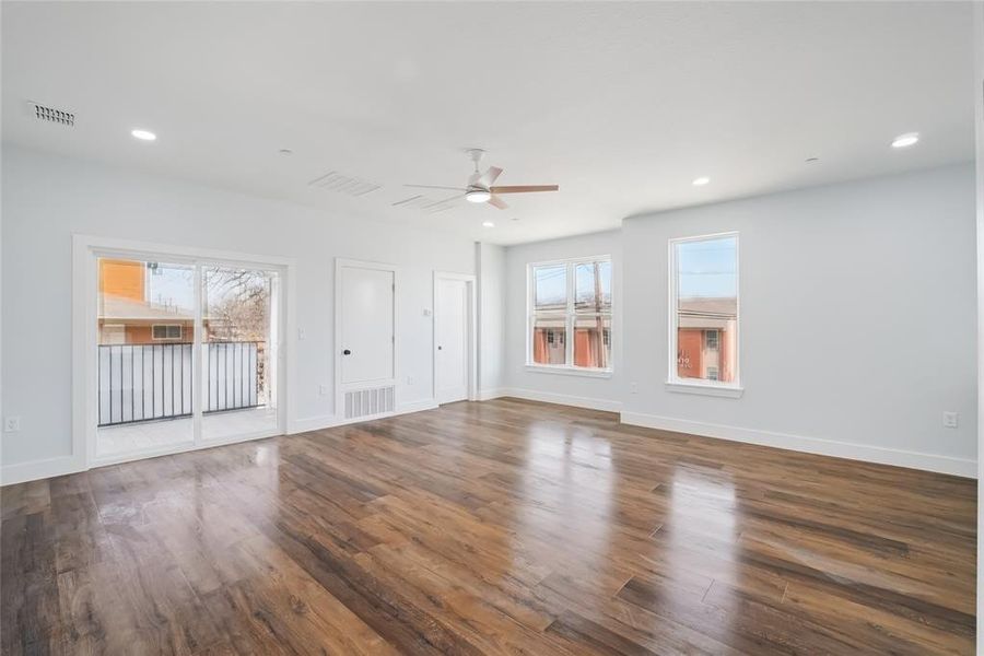 Spacious, unfurnished interior of a new home in , Denton (Image 13).