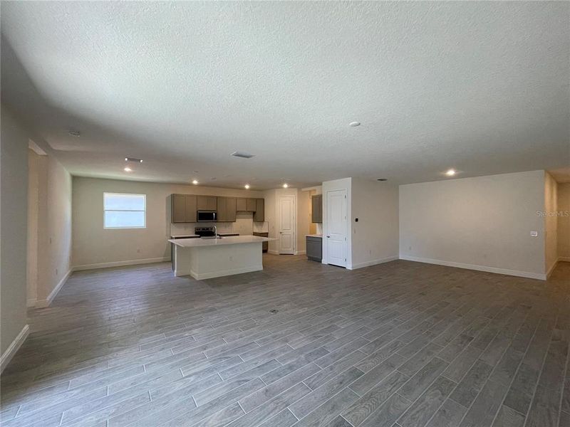 Spacious, unfurnished interior of a new home in Angeline, Land O' Lakes (Image 34).