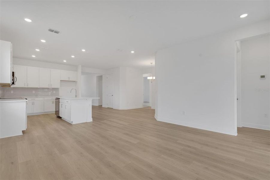 Spacious, unfurnished interior of a new home in Reserve at Hammock Oaks, Lady Lake (Image 25). Spacious, unfurnished interior of a new home in Reserve at Hammock Oaks, Lady Lake (Image 25).