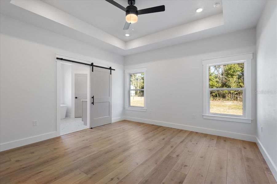 Spacious, unfurnished interior of a new home in , Fanning Springs (Image 40).