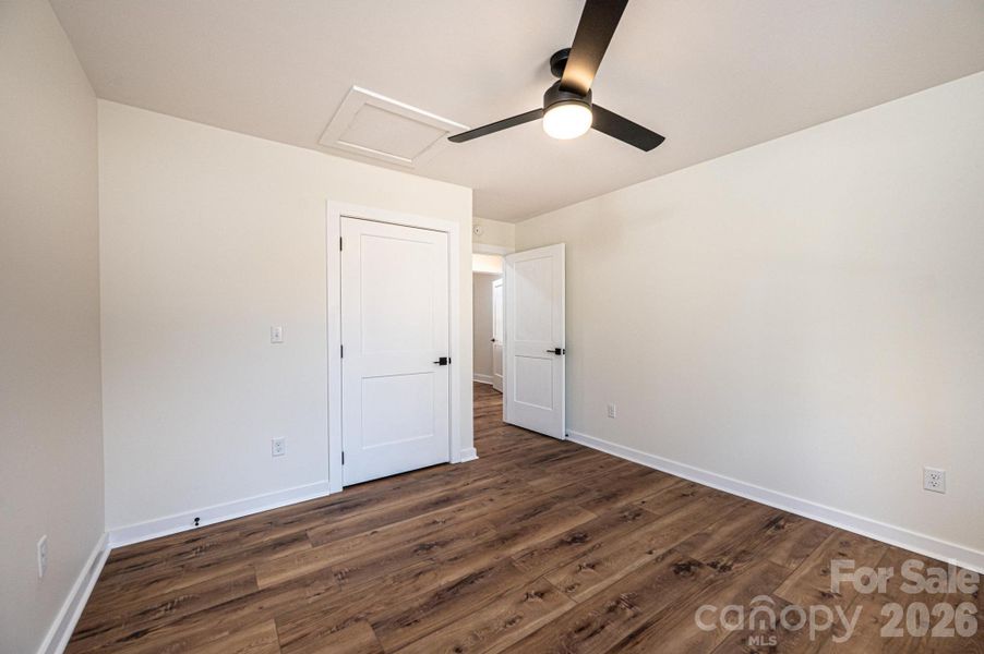 Spacious, unfurnished interior of a new home in , Lenoir (Image 25).