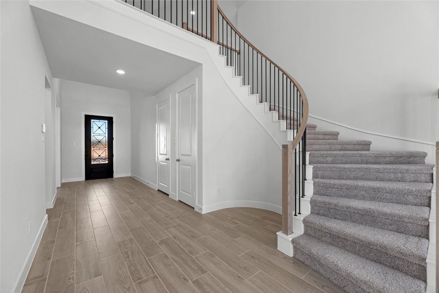 Representative image. Features, selections and colors may vary. Representative image. Features, selections and colors may vary.