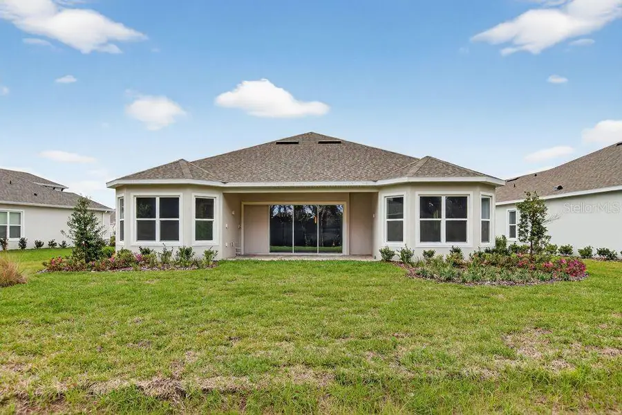 Exterior details and patio area of a home in Center Lake Ranch Community Group Page, St. Cloud (Image 4).