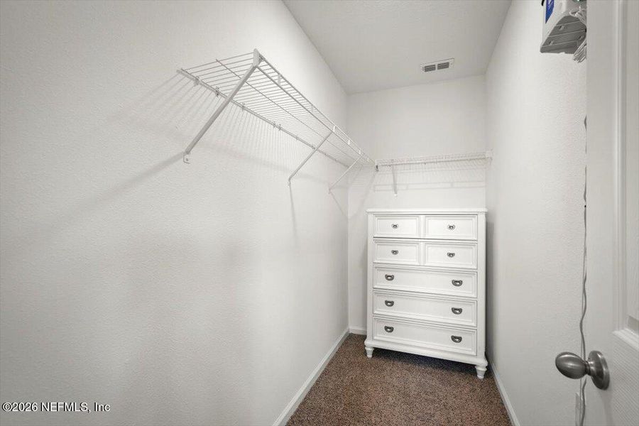 Spacious, unfurnished interior of a new home in , Middleburg (Image 21).