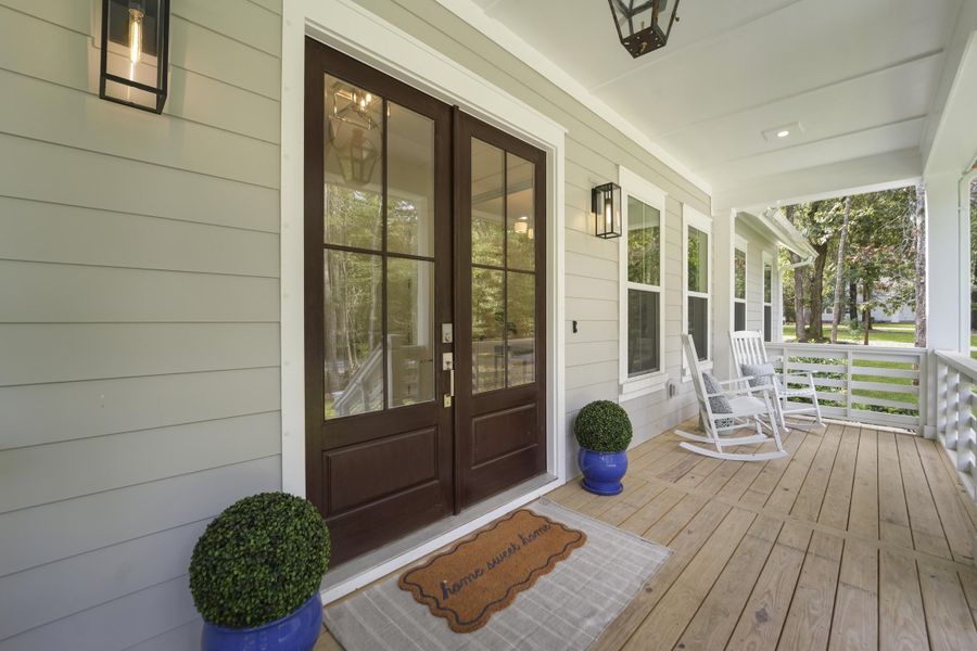 Exterior details and patio area of a home in , Hollywood (Image 4).